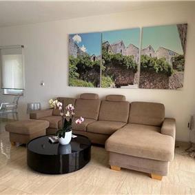 4 bedroom hilltop villa with pool near Jesenice, sleeps 8
